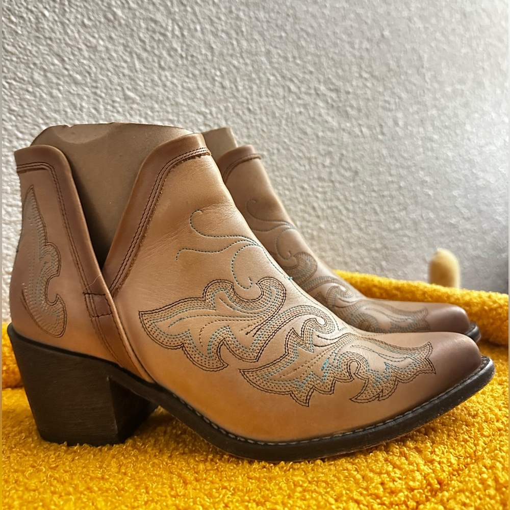 Embroidered Cowgirl Booties - Circle G Real Leather